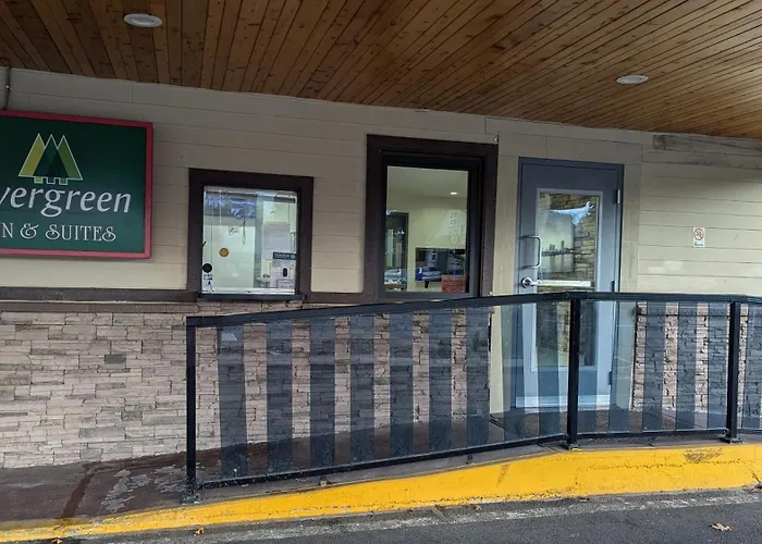 Evergreen Inn & Suites Portland (Adults Only)